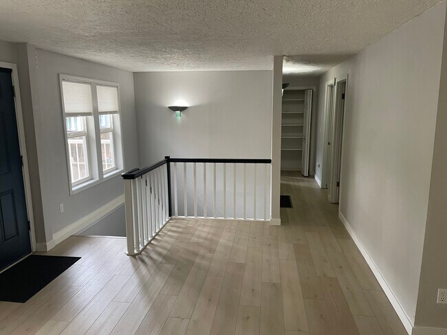 3228 SW Dolph Ct, Portland, OR 97219 - photo 2