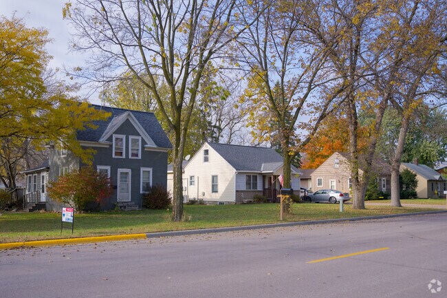 Historic streets mix modest yards with tidy facades in Litchfield.
