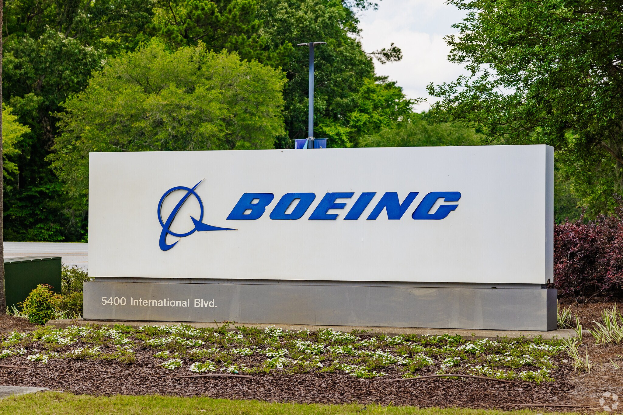 Hanahan is located close to Boeing making for easy commutes for employees.