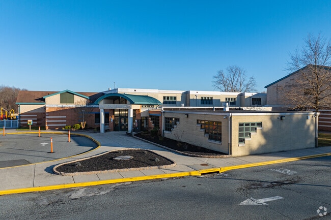 Niche.com has given Bay View Elementary School an overall score of a C.