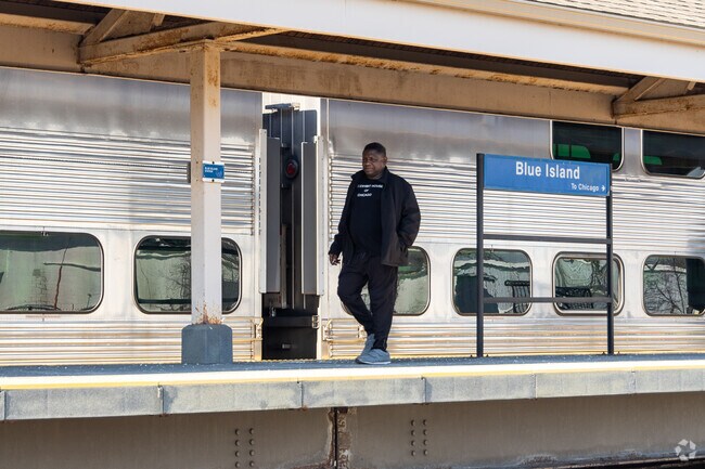 Blue Island residents can use the local Metra train to go to Chicago.