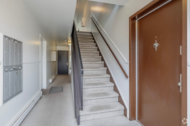 Woodhaven Square Apartments, Woodhaven, MI 48183 - photo 6