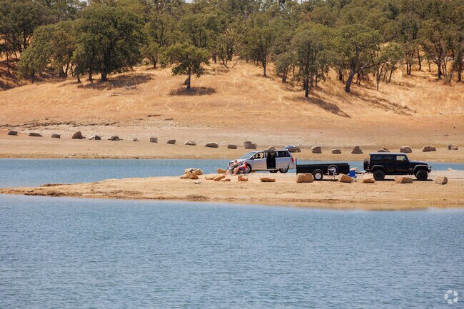 Spend time with the Family at New Hogan Lake in Rancho Calaveras in Calaveras County
