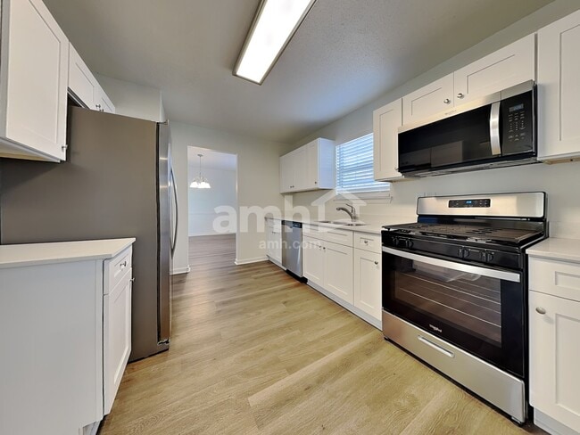 6136 Swabia Ln, Stone Mountain, GA 30087 - photo 3