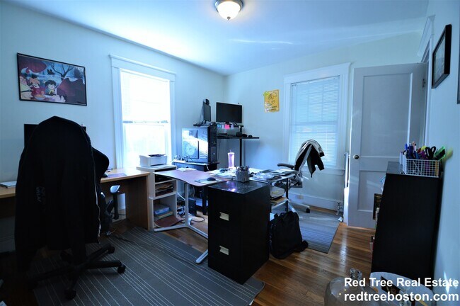 87 Athelstane Rd unit 2, Newton Center, MA 02459 - photo 4