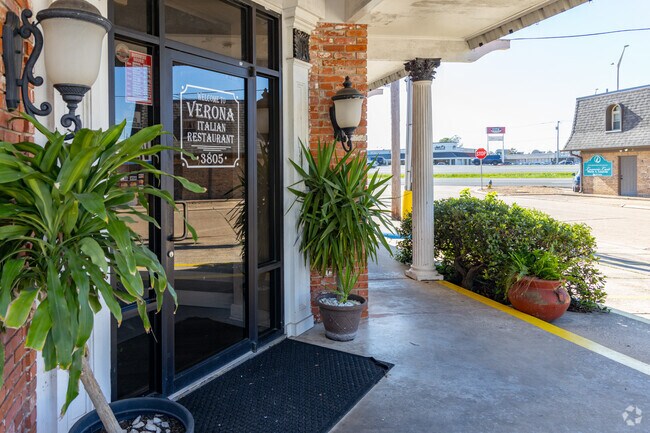 Verona Italian Restaurant is on of the best spots in Shirley Park.