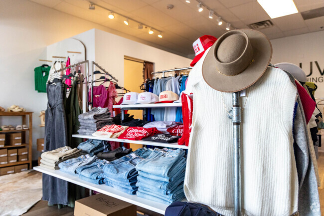 Mauve Clothing has a wide variety of new women's clothing styles.