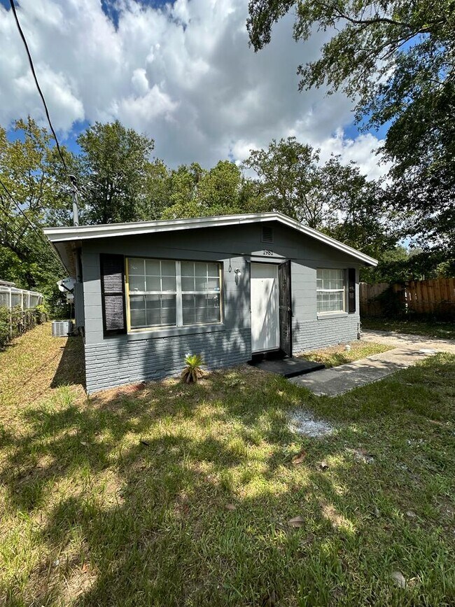1981 Hardee St, Jacksonville, FL 32209 - photo 3