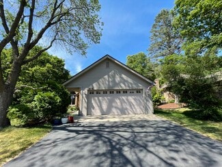 5858 Red Cherry Ln Unit House, Minnetonka, MN 55345