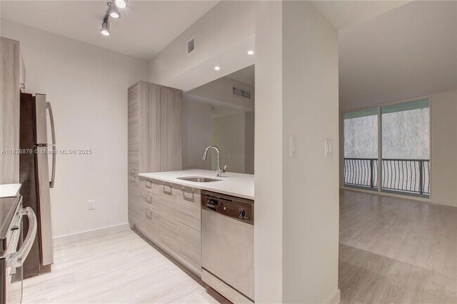 Bay Parc, Miami, FL 33132 - photo 2