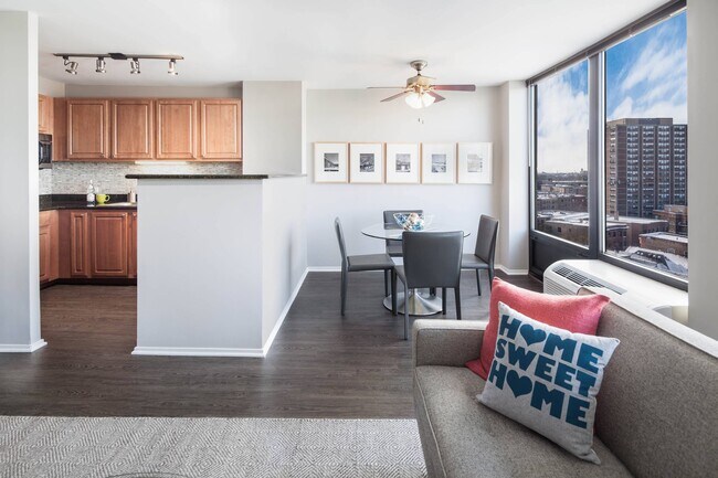 The Montrose, Chicago, IL 60613 - photo 7