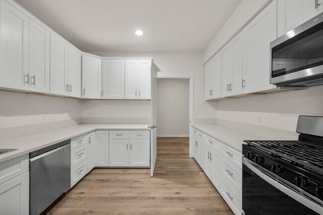 13853 Victory Blvd, Van Nuys, CA 91401 - photo 5