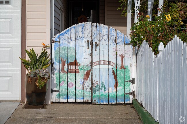 There are many different ways to express yourself in the Parkside-San Mateo neighborhood.