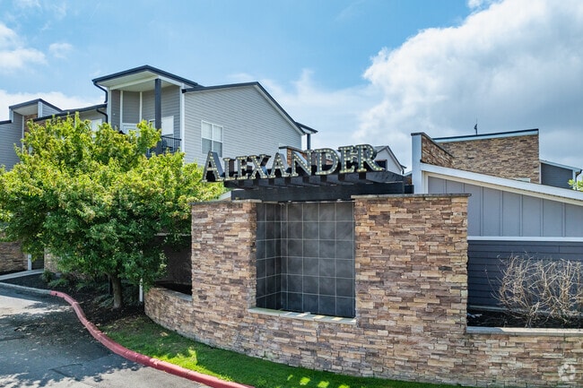 Alexander Park, Worthington, OH 43085 - photo 3