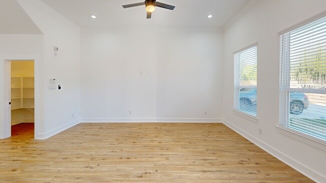 5642 Hirondel St, Houston, TX 77033 - photo 2