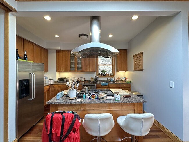 1437 W Olive Ave unit J04P, Chicago, IL 60660 - photo 2