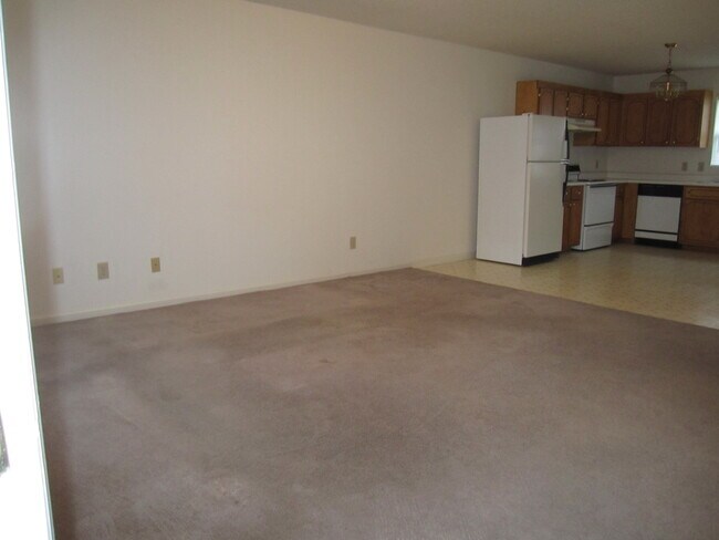 151 Dallas Rd unit 151, Goldsboro, NC 27534 - photo 2
