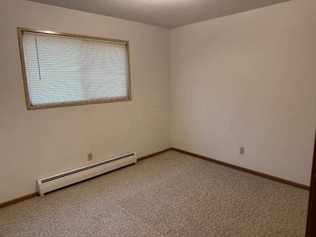 404 5th Ave E unit 7, Ada, MN 56510 - photo 2