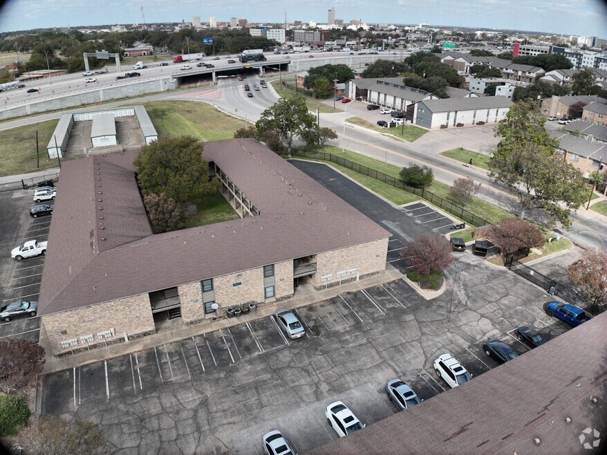 1214 Baylor Ave unit 205, Waco, TX 76706 - photo 2