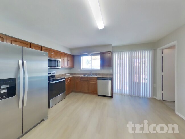 828 N Pine Ct, Gilbert, AZ 85233 - photo 4