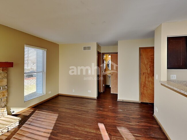 547 Greystone Ln, Bolingbrook, IL 60440 - photo 5