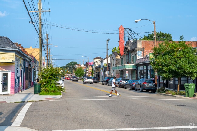 East Highland Park is a large suburban area in northeast Richmond.