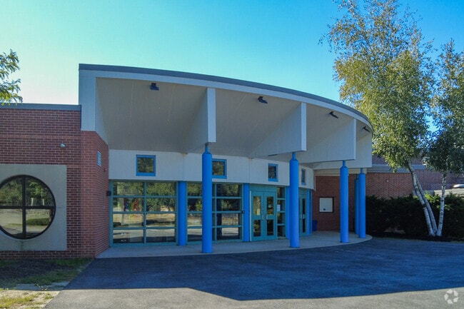 Lyman Moore Middle School offers a great education for students from sixth to eighth grade.