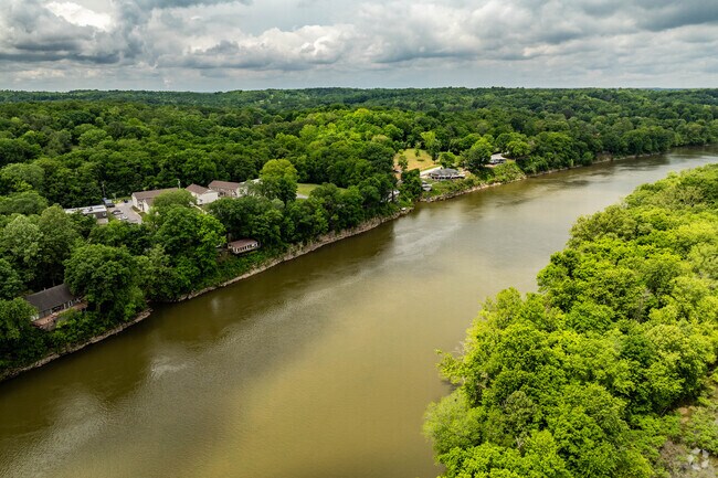 The Cumberland River runs along the Cumberland Hills neighborhood.