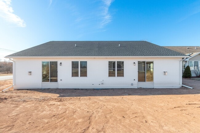 1901 Hidden Hollow Ln, Manitowoc, WI 54220 - photo 7