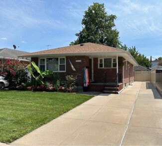 252-08 82nd Ave, Queens, NY 11426