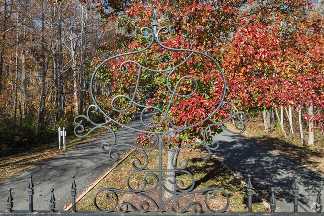 Residents can feel safe living in gated communities in Spotsylvania Courthouse neighborhood.