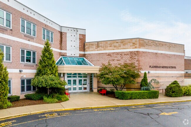 Plainedge Middle School has 645 students with a student-teacher ratio of 10 to 1.