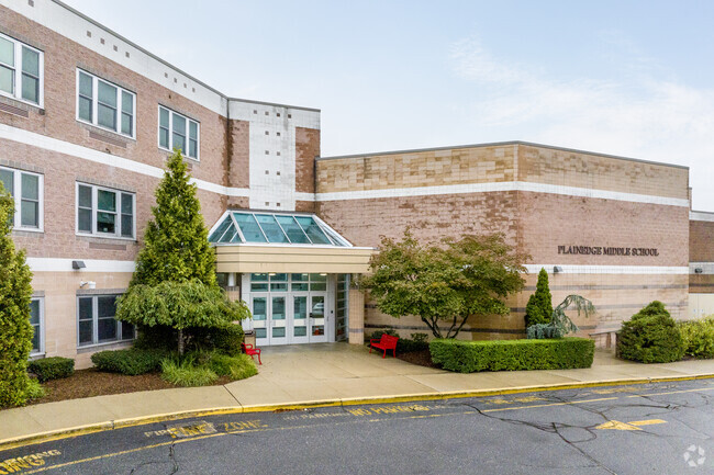 Plainedge Middle School has 645 students with a student-teacher ratio of 10 to 1.