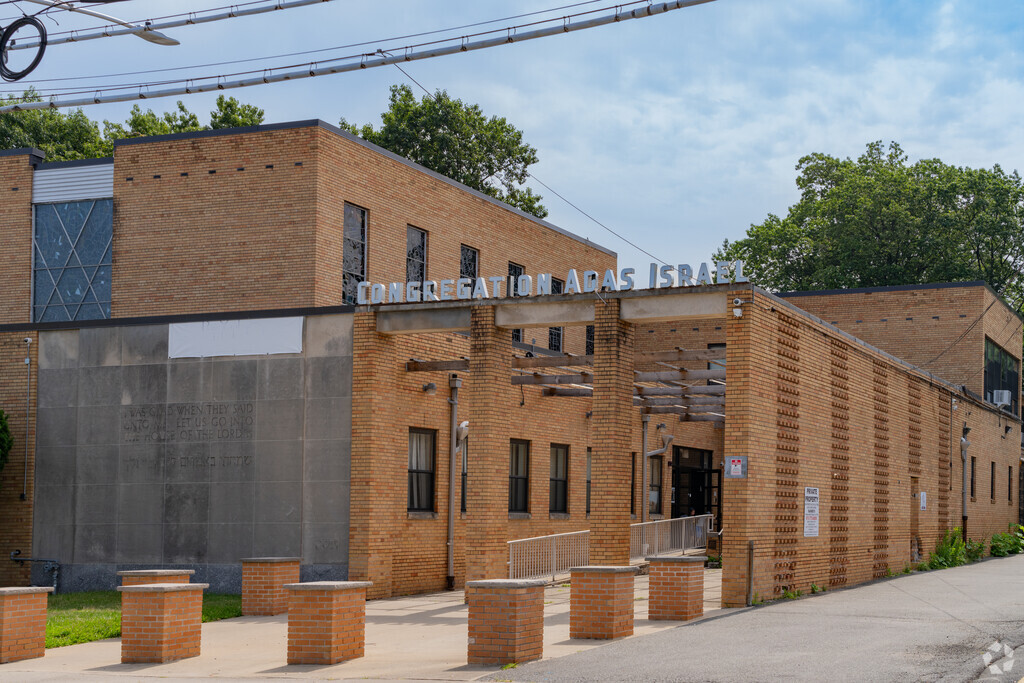 Bais Yaakov Machon Ora offers students private faith-based education.
