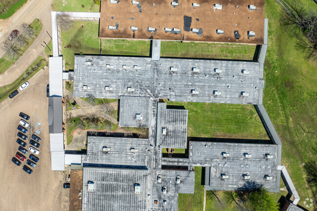 Carver Middle School serves 122 students in grades 7 - 8th grade.