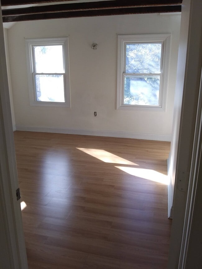 1347 Clipper Heights Ave, Baltimore, MD 21211 - photo 5