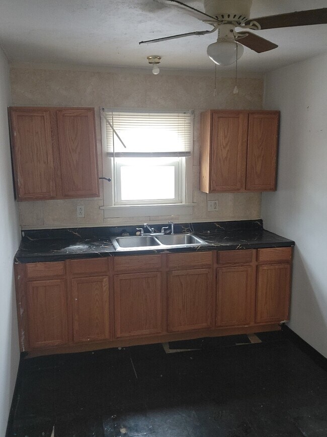 1657 Pointview Ave, Youngstown, OH 44502 - photo 4