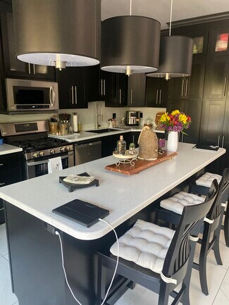 204 E High St Unit Downtown Modern Apartment, Jefferson City, MO 65101