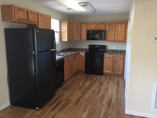 Pleasant View Apartments on Cherokee, Johnson City, TN 37604 - photo 3