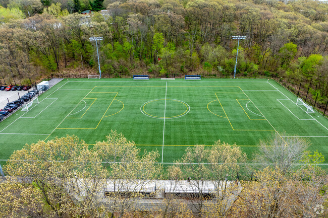 Vernon Hill School is a public elementary school in Broad Meadow Brook.