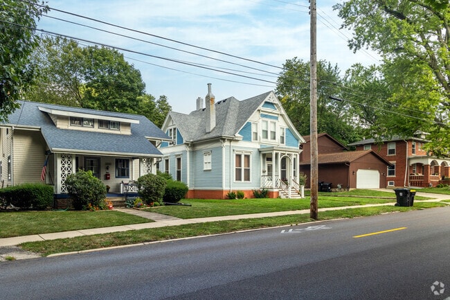 Broadway-Fell Corridor homes have a range of historic styles that give it unique character.