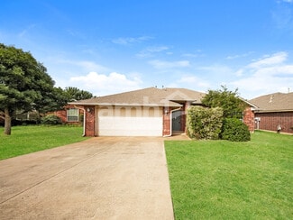 4129 Queens Dr, Moore, OK 73160