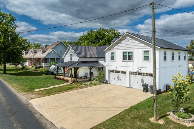 Traditional farmhouse architecture remains a staple in Mount Vernon, with both historic and modern designs.