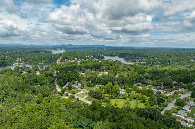 Forest Hills is perfectly located for residents between Lake Hickory and Downtown Hickory.
