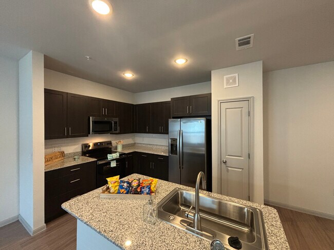 950 Fm2001 unit b5, Buda, TX 78610 - photo 3