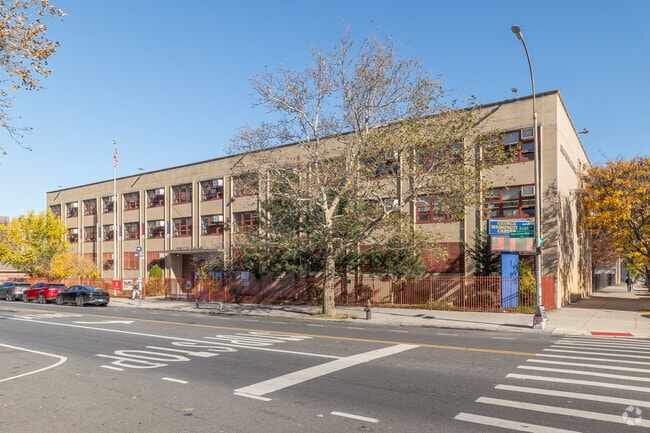 The student population of Ps 40 George W Carver is 452.