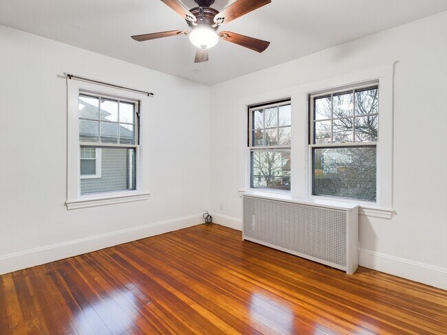 25 Rowe St unit 1, Auburndale, MA 02466 - photo 4