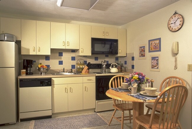 J.E. Furnished Apartments of Waltham, Waltham, MA 02451 - photo 7