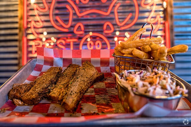 Enjoy some of the best BBQ in the Richmond are at the Pig & Brew in Manchester.