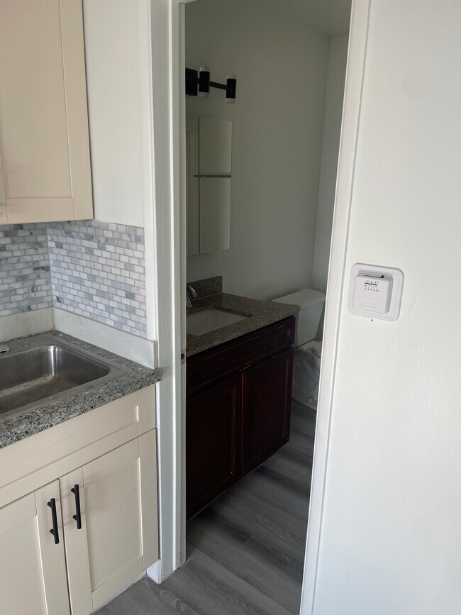 305 E Plymouth St unit A, Inglewood, CA 90302 - photo 6